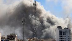 Humo en Teherán (Irán) el 1 de marzo de 2026.