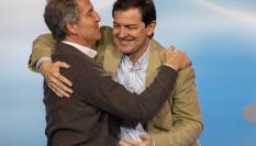 El líder del PP, Alberto Núñez Feijóo, acompañando al presidente en funciones de la Junta de Castilla y León, Alfonso Fernández Mañueco, en un mitin de las elecciones del 15-M .