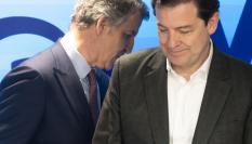 El presidente nacional del PP, Alberto Núñez Feijóo, y el presidente en funciones de la Junta de Castilla y León, Alfonso Fernández Mañúeco; tras su última victoria electoral autonómica.