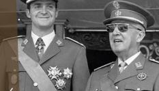 Portada del libro 'Usted debería saber. La historia secuestrada de la monarquía, 90 años con Franco', del escritor y sociólogo Manuel Monge.