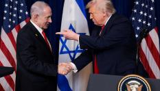 Imagen de archivo del primer ministro israelí, Benjamin Netanyahu, y el presidente estadounidense, Donald Trump; en su club de campo en Mar-a-Lago (Palm Beach, Florida).