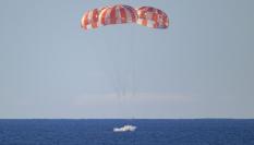 Imagen del momento del amerizaje en el Pacífico