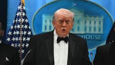 Donald Trump hablando tras el intento de atentado en la cena de corresponsales de la Casa Blanca