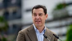 El presidente del PP de Andalucía y candidato a la reelección de la Presidencia de la Junta, Juanma Moreno, en un acto de campaña en Dos Hermanas (Sevilla), el 3 de mayo de 2026.