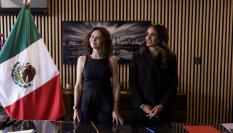 La presidenta de la Comunidad de Madrid, Isabel Díaz Ayuso, durante la reunión con la alcaldesa de Cuauhtémoc, Alessandra Rojo de la Vega (d)