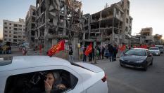 Una mujer reacciona al ver las ruinas de un edificio en una zona residencial de Teherán, (Irán), el 9 de abril de 2026, tras un ataque israelo-norteamericano.