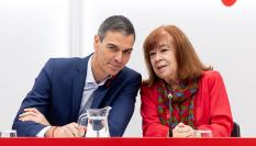 Cristina Narbona, junto a Pedro Sánchez
