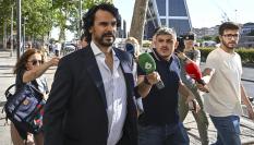 Alberto González Amador, novio de la presidenta de Madrid a su salida de los juzgados de Plaza Castilla en Madrid