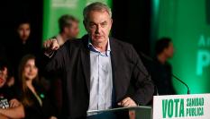 José Luis Rodríguez Zapatero gesticula durante un mitin del PSOE andaluz