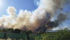 Madrid, 16/07/2026.- Vista del incendio de Lozoyuela desde la localidad vecina de Mangirón. La Comunidad de Madrid ha activado este jueves la Situación Operativa 1 de su Plan de Protección Civil contra Incendios Forestales (INFOMA) por un incendio forestal declarado en Lozoyuela, al norte de la región. EFE/
