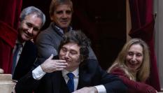 Milei, lanzando un beso en el Congreso de la Nación Argentina el 29 de abril de 2026.