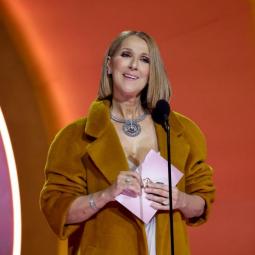 Céline Dion confirma su vuelta a los escenarios con un imponente juego de luces en la Torre Eiffel