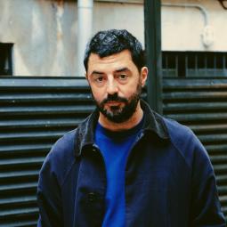 Daniel Verdú, autor de 'La Bola', el libro sobre la misteriosa directora de 'Jot Down': "Cierta picaresca española es propicia para que haya este tipo de personajes"