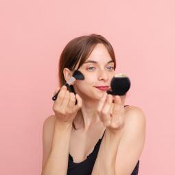 Este 'stick' multiusos es el único producto que necesitas en tu neceser este verano