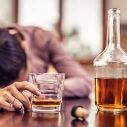 Ingrid, dermatóloga: "Un solo vaso de alcohol ya puede provocar daños visibles en una mujer"