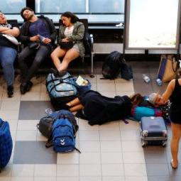 Colas de hasta seis horas y pasajeros que pierden el avión: la rebelión de los aeropuertos europeos contra el sistema biométrico