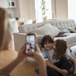 Una madre gasta 1.100 euros en orientación profesional para sus gemelos: "Es el papel de los padres"