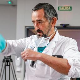 Pedro Cavadas, médico español (59): "Odio profundamente la mala educación y creo que ser vago es la peor maldición del mundo"