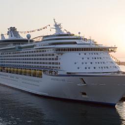 Una profesora jubilada de casi 80 años vende todo lo que tiene y se marcha a vivir a un crucero por 2.000 euros al mes: "No he vuelto a cocinar ni a hacer la colada"