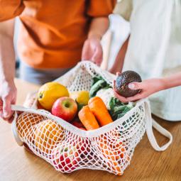 Ana Luzón, experta en nutrición, sobre el mito de las 30 piezas de fruta y verdura a la semana: "Se trata de tomar 30 alimentos vegetales diferentes por semana, y eso cambia completamente el mensaje"