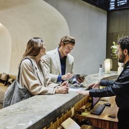 Pablo Calleja, español experto en viajes que vive en Tailandia: "Nos hemos vuelto locos con los precios de los alojamientos en España"