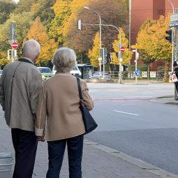 Claudine y Jean Louis, jubilados con una pensión de 2.400 euros al mes, viajan por toda Europa y ahorran 5.000 euros al año