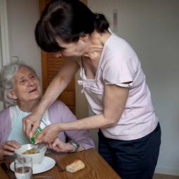 Soy técnica en nutrición y ésta es la dieta recomendable y realista para alguien mayor de 85 años