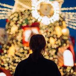 El árbol de Navidad de esta pequeña localidad es la envidia mundial: "No es solo una bonita decoración, es obra de todos"