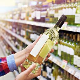 Marta Clot, experta en vino, da el consejo que necesitas para comprarlo en el supermercado esta Navidad