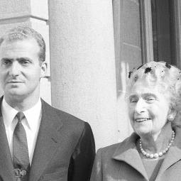 El rey Juan Carlos revela sus recuerdos con su abuela, la reina Victoria Eugenia, cómo fue su relación con ella y cómo era realmente Ena: "Me emociono mucho"