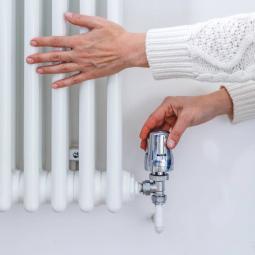 El motivo por el que dormir con la calefacción encendida no es precisamente la mejor de las ideas