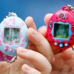 De su visita al espacio a llevar a su empresa a la bancarrota: 12 cosas que no sabías del Tamagotchi (por mucho vicio que tuvieras)