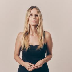 Ana Morales: "Creo que la concepción de la Gen Z de trabajar para vivir les va a ayudar a la hora de no estar tan cansados como lo estamos nosotras"