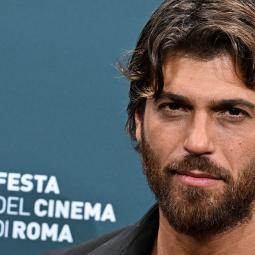 El actor turco Can Yaman rompe su silencio sobre su presunta detención en Turquía por posesión de drogas