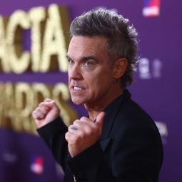 La reacción de Robbie Williams ante el deseo de su hija de ser cantante: "Eres una 'nepobaby', todo irá bien"