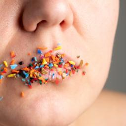 Cisma científico por la supuesta presencia de microplásticos en el cuerpo humano: "El estudio sobre el cerebro es un chiste"