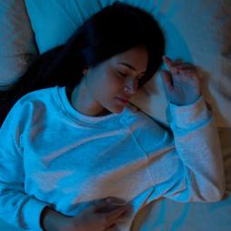 Doctor Bueno: "Mientras duermes, las neuronas se encogen un 60% para que el cerebro elimine todos los productos de desechos acumulado durante el día"