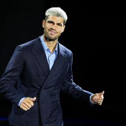 Del pelo platino a su fetiche por las Nike de Travis Scott: el estilo de Carlos Alcaraz