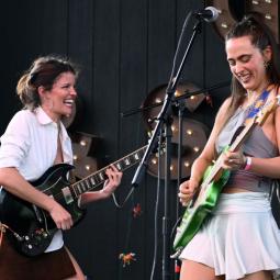 Hinds: "En España seguimos viendo el ir a un concierto como si fuera un plan gamberro únicamente de ocio"