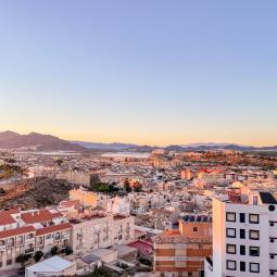 En Reino Unido ven en esta ciudad española el "antídoto" a los "complejos turísticos abarrotados"