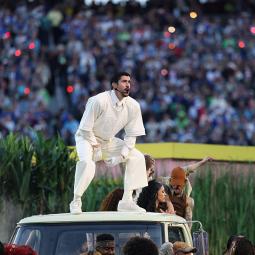 Bad Bunny dispara un 496 % la búsqueda de las zapatillas Adidas que lució en la Super Bowl