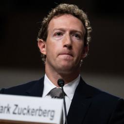 "Estamos delirando si esperamos que Zuckerberg regule la tecnología para proteger a nuestros hijos": el médico y profesor universitario que pide abolir los deberes con pantalla