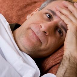 Matteo Bassetti, divulgador médico y científico: "La melatonina es una hormona, no un caramelo; su uso indiscriminado sin consulta médica es el verdadero peligro"