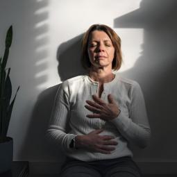 Ramiro Calle, experto en yoga y estoico moderno: "Los ascetas de antes dormían dos horas y se enterraban vivos para fortalecerse, y nosotros nos venimos abajo por una mala noche"