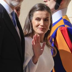 La reina Letizia, más Letizia que nunca en la audiencia con el papa León XIV en el Vaticano