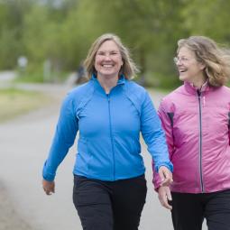 La ciencia sugiere que los 10.000 pasos diarios nacieron de una campaña de marketing japonesa de 1965 y que el riesgo de morir se reduce significativamente a partir de los 4.500