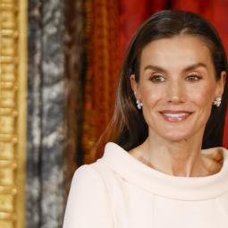 Letizia rompe su propia costumbre con un 'look' primaveral que nadie esperaba