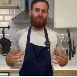 Alfredo Vozmediano, cocinero con experiencia en Noma: "Un truco para que no tengas que volver a picar ajos y lo aprendí en un restaurante"