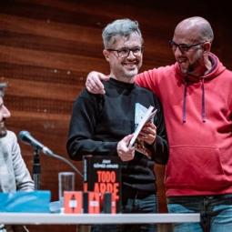 Fernando Miranda, el quiosquero de pueblo que conquista a las estrellas de la literatura