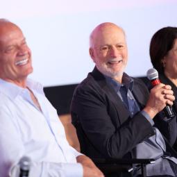 Muere a los 85 años James Burrows, creador de 'Cheers', 'Friends' o 'Frasier'